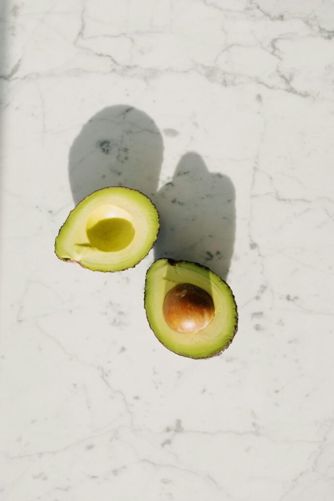 Avocado nu se mai înnegrește! Cum îl putem menține proaspăt pentru mai mult timp